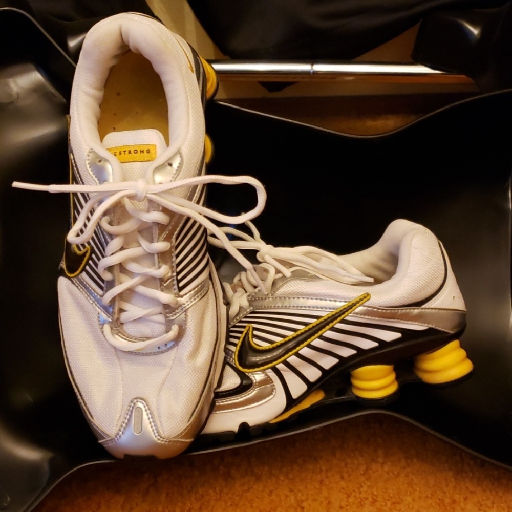 Nike live strong black white yellow shoes